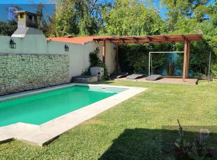 Casa · 225m² · 5 Ambientes · 1 Cochera