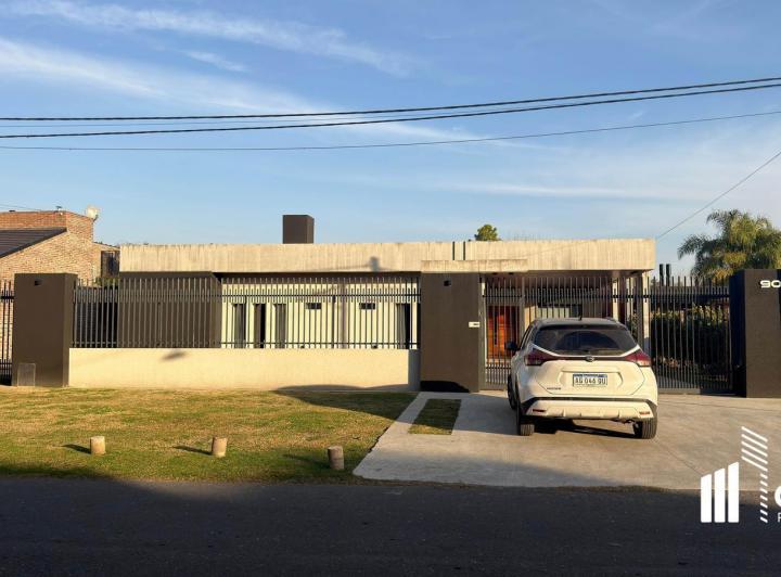 Casa · 280m² · 4 Ambientes · 2 Cocheras