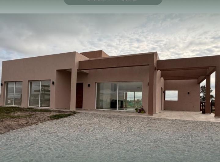 Casa · 147m² · 4 Ambientes · 5 Cocheras