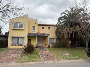 Casa · 190m² · 5 Ambientes · 1 Cochera · Casa en Alquiler en San Isidro Labrador, Villanueva, Tigre