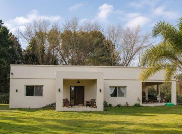 Casa · 120m² · 3 Ambientes · 1 Cochera · Casa en Venta Sobre Gran Terreno de 3.097 m², con Galería, Parrilla y Pileta - Barrio San Jorge