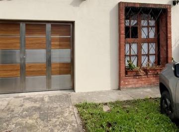 Casa · 210m² · 3 Ambientes · 2 Cocheras · Chalet a Refaccionar con Gran Potencial en Venta – Ituzaingó