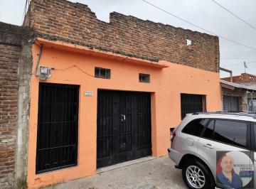 Casa · 2 Dormitorios · Casa con Losa. Preparada Para Edificar en Planta Alta!