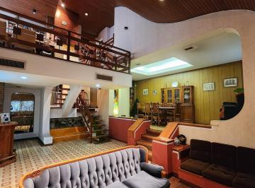 Casa · 302m² · 5 Ambientes · 2 Cocheras · Casa de 5 Ambientes Sobre Lote Propio con Doble Cochera | 302 m² Cubiertos | Saavedra