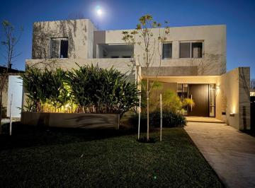 Casa · 239m² · 6 Ambientes · 2 Cocheras · Casa en Venta en Santa Barbara, Tigre, G. B. a. Zona Norte