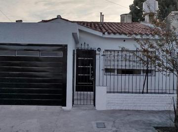 Casa · 145m² · 4 Ambientes · 1 Cochera · Se Vende: Casa 2d. + Dpto 1d. Rentabilidad del 12,43% Anual.
