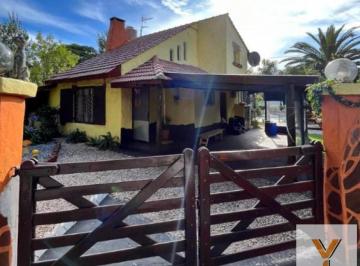 Casa · 180m² · 4 Ambientes · Casa en Venta - 3 Dorm. 2 Baños - Mar del Plata