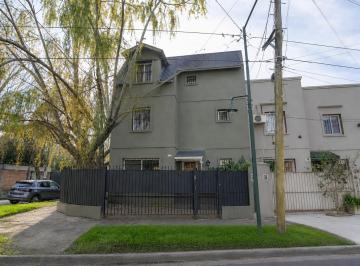 Casa · 118m² · 5 Ambientes · 1 Cochera · Casa con 4 Dorm., Cochera, Jardín y Parrilla en San Isidro