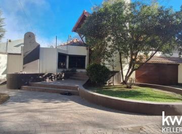 Casa · 1043m² · 6 Ambientes · 4 Cocheras · Casa Chacras de Coria - Viamonte