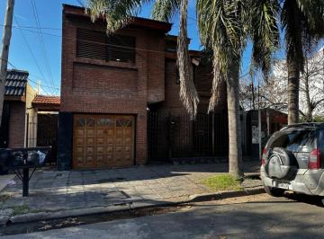 PH de 3 ambientes, La Matanza · PH Tipo Casa Al Frente en Venta | 2 Dorm. | Cochera Para 2 Autos | Patio con Jardín y Parrilla