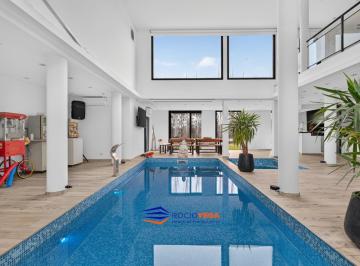 Casa · 349m² · 4 Ambientes · 6 Cocheras · Casa a La Venta en Country Terravista, General Rodríguez