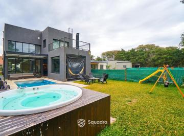 Casa · 190m² · 6 Ambientes · 2 Cocheras · Venta - Casa de 3 Dorm., Galería, Piscina y Jacuzzi - Brisanova, Pueblo Esther.
