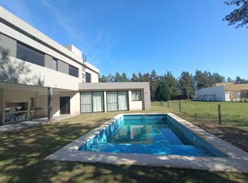 Casa · 144m² · 5 Ambientes · 2 Cocheras · Venta Casa Excelente Calidad - Pinares del Sur