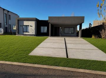 Casa de 4 ambientes, San Vicente · Moderna Casa a Estrenar en Venta Barrio Privado Cruz del Sur