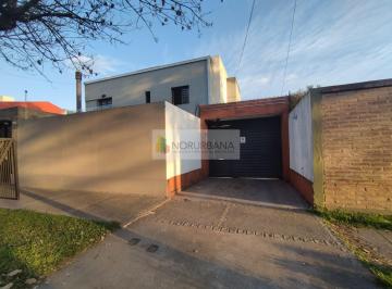 Casa · 98m² · 5 Ambientes · 2 Cocheras · Dúplex en Venta