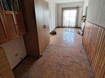 Departamento de 2 ambientes, Balvanera · 2 Ambientes Al Frente con Balcón – Ideal Inversores – a Reciclar – Abasto