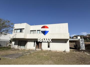 Casa · 190m² · 4 Ambientes · 1 Cochera · Venta Casa Excelente Luminosidad Praderas