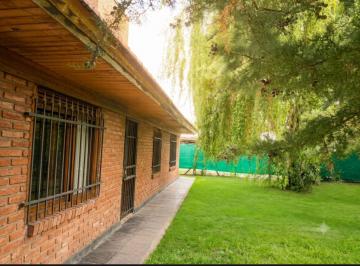 Casa · 220m² · 6 Ambientes · 2 Cocheras · Casa - Los Hornos