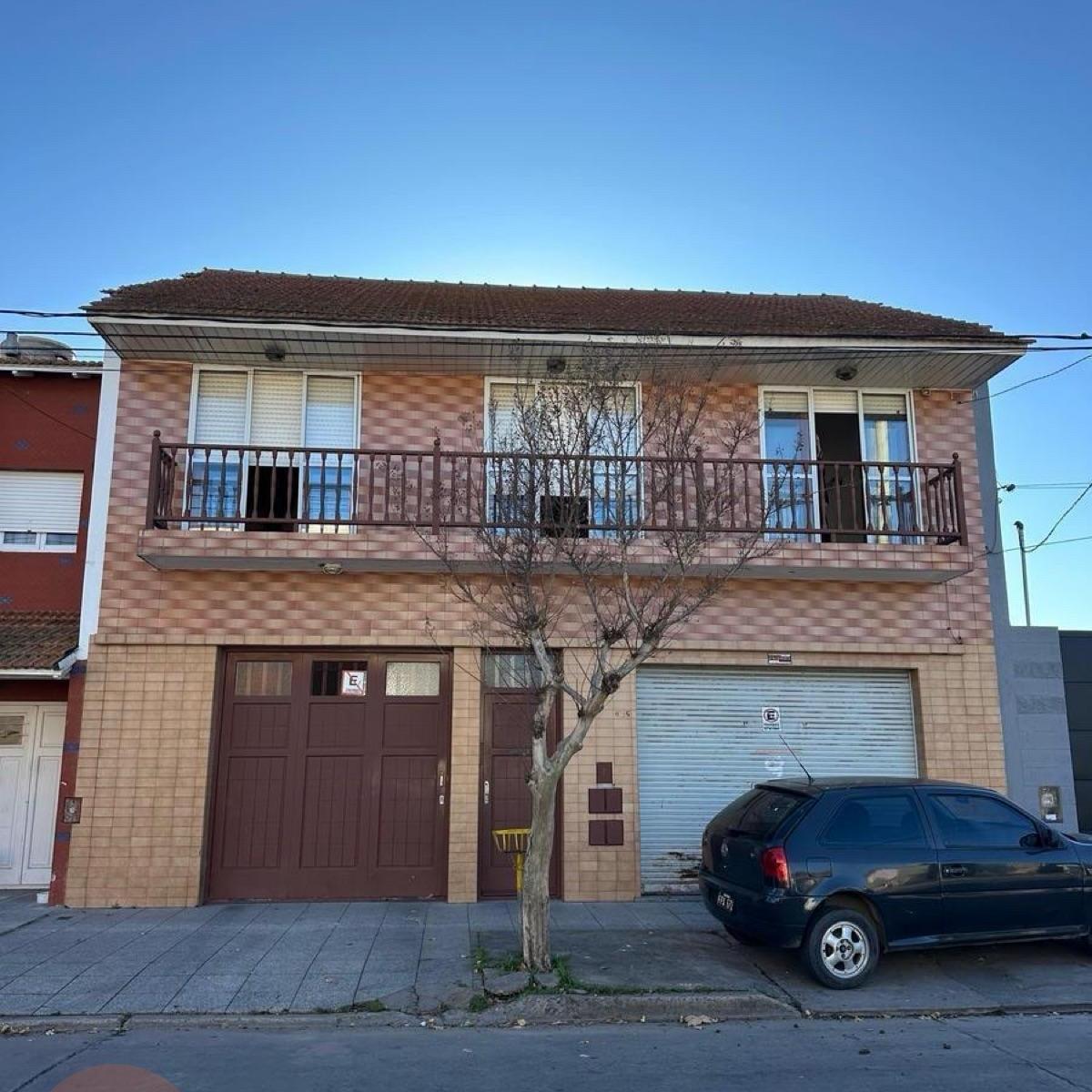 Casa 4 amb, 236m² en Don Bosco con local y cochera