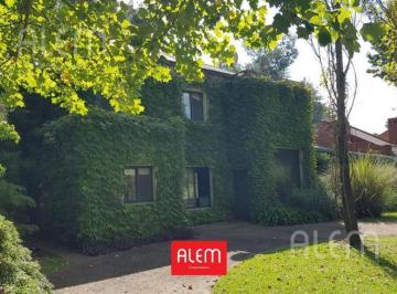 Casa · 230m² · 5 Ambientes · Casa en Venta en Canning, Saint Thomas Norte