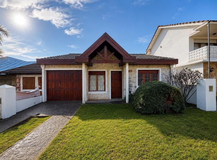 Casa · 100m² · 3 Ambientes · 1 Cochera