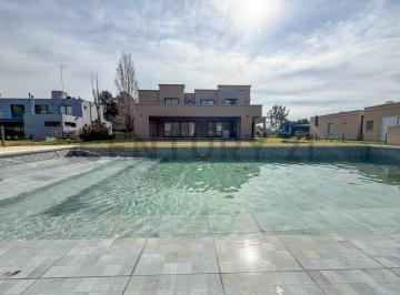 Casa · 360m² · 6 Ambientes · 3 Cocheras · Venta Casa Haras del Sol|4 Habitaciones en Suite|apta Credito