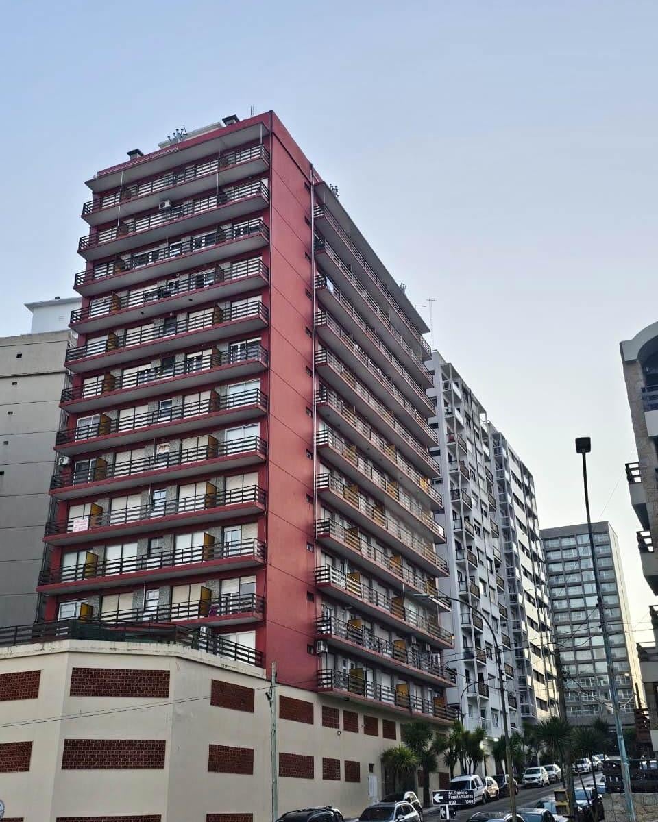 Depto 2 amb, 50m² con balcón y vista lateral al mar — Punta Iglesia