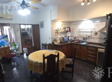 PH · 130m² · 5 Ambientes · 1 Cochera · Venta PH 5 Ambientes con Patio en Sarandi