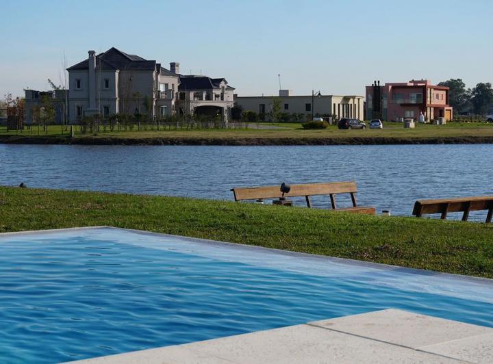 Terreno · 840m²