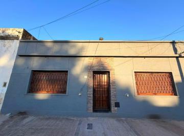 Casa · 120m² · 4 Ambientes · Alquiler de Casa 4 Ambientes en José León Suárez