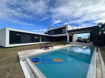 Casa · 340m² · 5 Ambientes · 4 Cocheras · Casa a La Venta en Haras San Pablo, General Rodriguez - Amplia Financiacion