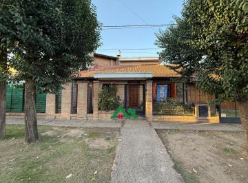 Casa · 129m² · 5 Ambientes · 2 Cocheras · Casa en Venta de 4 Dorm. en Marqués de Sobremonte