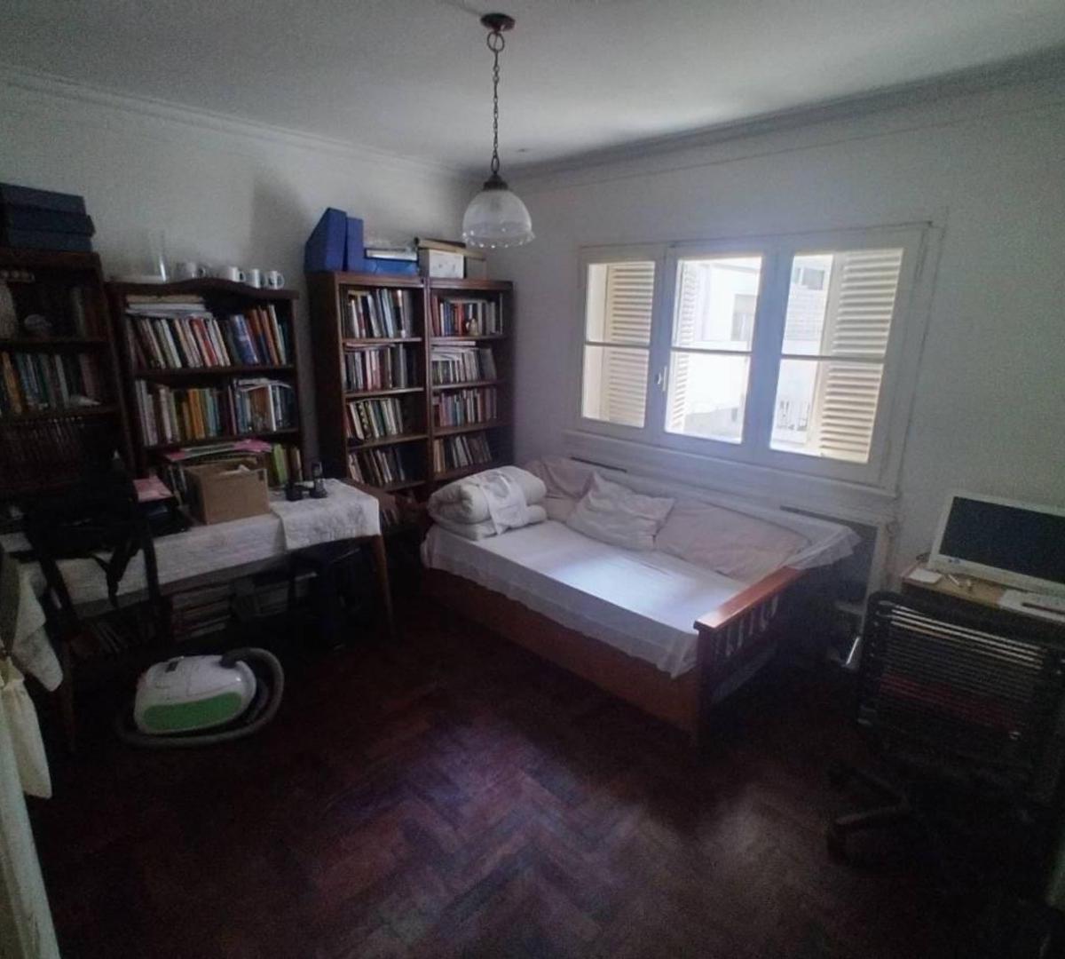 Casa sólida y amplia en Plaza Colón, 6 amb, 5 dorm, 159.34m²