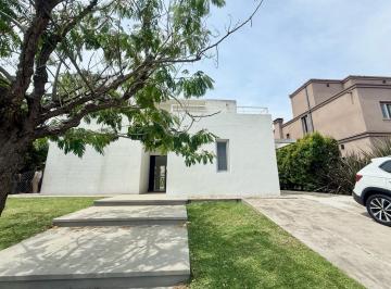 Casa · 270m² · 5 Ambientes · 6 Cocheras · Casa en Alquiler Anual, 5 Ambientes, Nordelta, Tigre, Barrio Los Sauces, Lote Interno