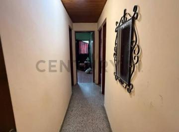 Casa · 73m² · 4 Ambientes · 1 Cochera · Venta de Casa Familiar en Rafaela - Barrio Juan de Garay
