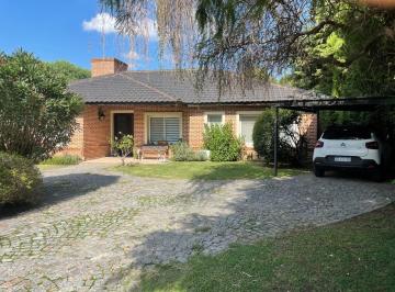 Casa · 140m² · 4 Ambientes · 1 Cochera · Casa a La Venta de 4 Ambientes en Club de Campos Altos de Manzanares