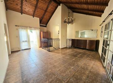 Casa · 60m² · 4 Ambientes · Casa en Alquiler - 2 Dorm.