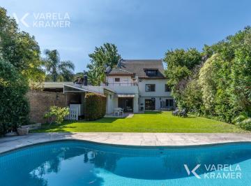 Casa · 550m² · 7 Ambientes · 3 Cocheras · Casa en Venta en Martínez