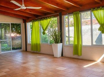 Casa · 300m² · 7 Ambientes · 1 Cochera · Vendo Casa a m de La Costanera de Esquina
