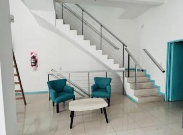 Local comercial · 220m² · 7 Ambientes · 1 Cochera · Local de 250 m² con Cajero y Oficinas, Cochera, en Alquiler Lomas de Zamora Oeste