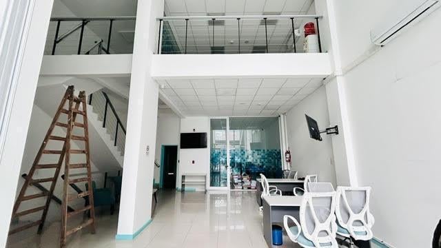 Local comercial · 220m² · 7 Ambientes · 1 Cochera
