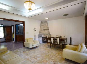 Casa · 128m² · 3 Ambientes · 1 Cochera · Casa de 3 Amb con Local, Cochera y Terraza