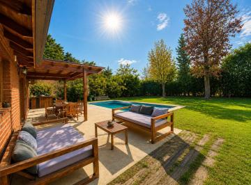 Casa · 159m² · 5 Ambientes · 1 Cochera · Casa 4 Amb con Pileta en Club de Campo La Martona