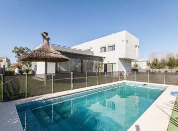 Casa · 240m² · 5 Ambientes · 2 Cocheras · Casa 5 Ambientes con Pileta en Hudson