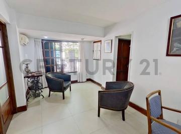 Oficina comercial · 155m² · 5 Ambientes · 1 Cochera · Casa 5 Ambientes Apto Credito, Ramos Mejia Centro