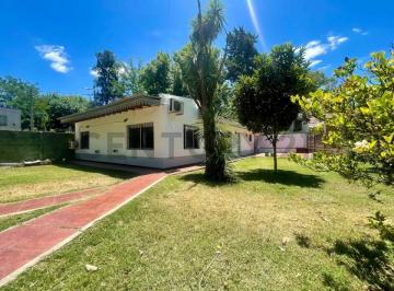 Casa · 126m² · 4 Ambientes · 2 Cocheras · Venta Casa 4 Ambientes, San Vicente. Quincho Completo! Nuevo Valor!