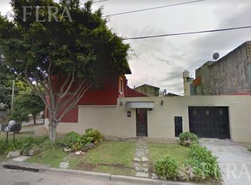 Casa · 135m² · 5 Ambientes · 1 Cochera · Venta de Casa Para Dos Familias con Cochera en Wilde
