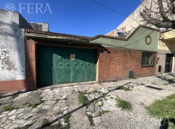 Casa · 134m² · 4 Ambientes · 1 Cochera · Venta de Casa 4 Ambientes con Cochera y Patio en Sarandi