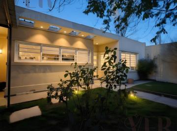 Casa · 182m² · 7 Ambientes · 2 Cocheras · Venta Casa 3 Dorm, Quincho y Pileta, Plottier - Neuquén