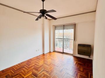 Departamento de 3 ambientes, Almagro · Alquiler - Departamento de 3 Ambientes con Balcón Al Frente — Apto Profesional o Vivienda